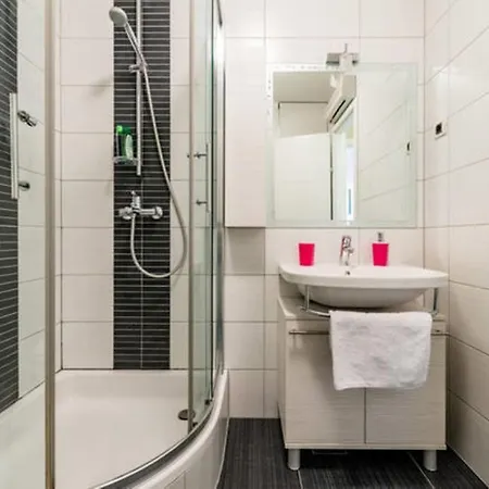 Near Reno With Private Parking Apartman