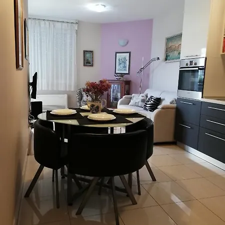 Near Reno With Private Parking Apartman