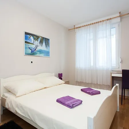 Near Reno With Private Parking * Спліт