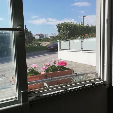 Near Reno With Private Parking Apartman *